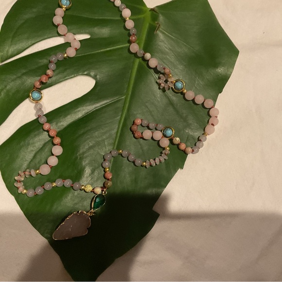 NEW BEADED ROSE QUATZ ARROWHEAD NECKLACE. - Picture 4 of 7